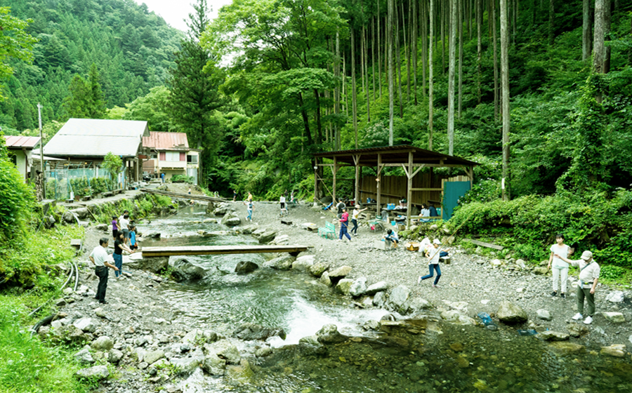 檜原村神戸国際マス釣場